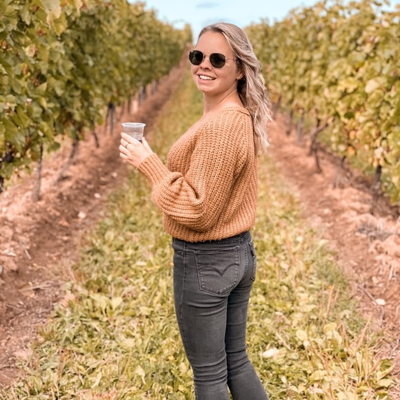 Meet your Posher, Heidi - Picture 1 of 1